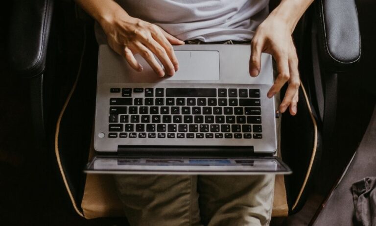 Create a Course with AI: A Practical Guide for Bloggers Who Want to Save Hours of Work