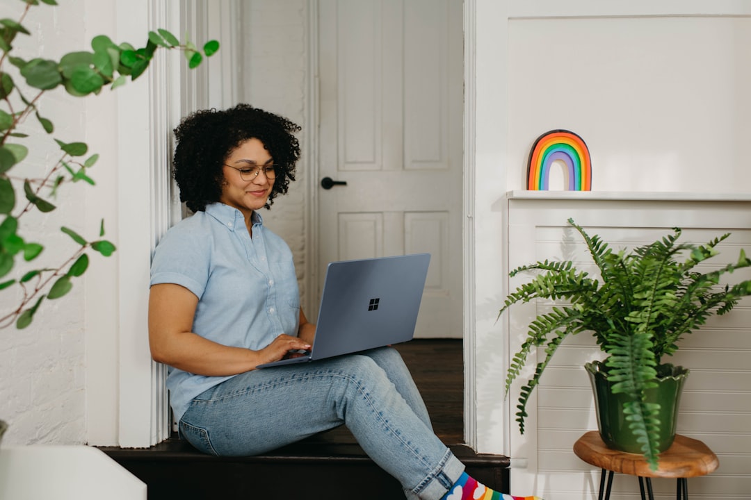 New blogger sitting on the floor building an email list on a laptop with zero blog traffic